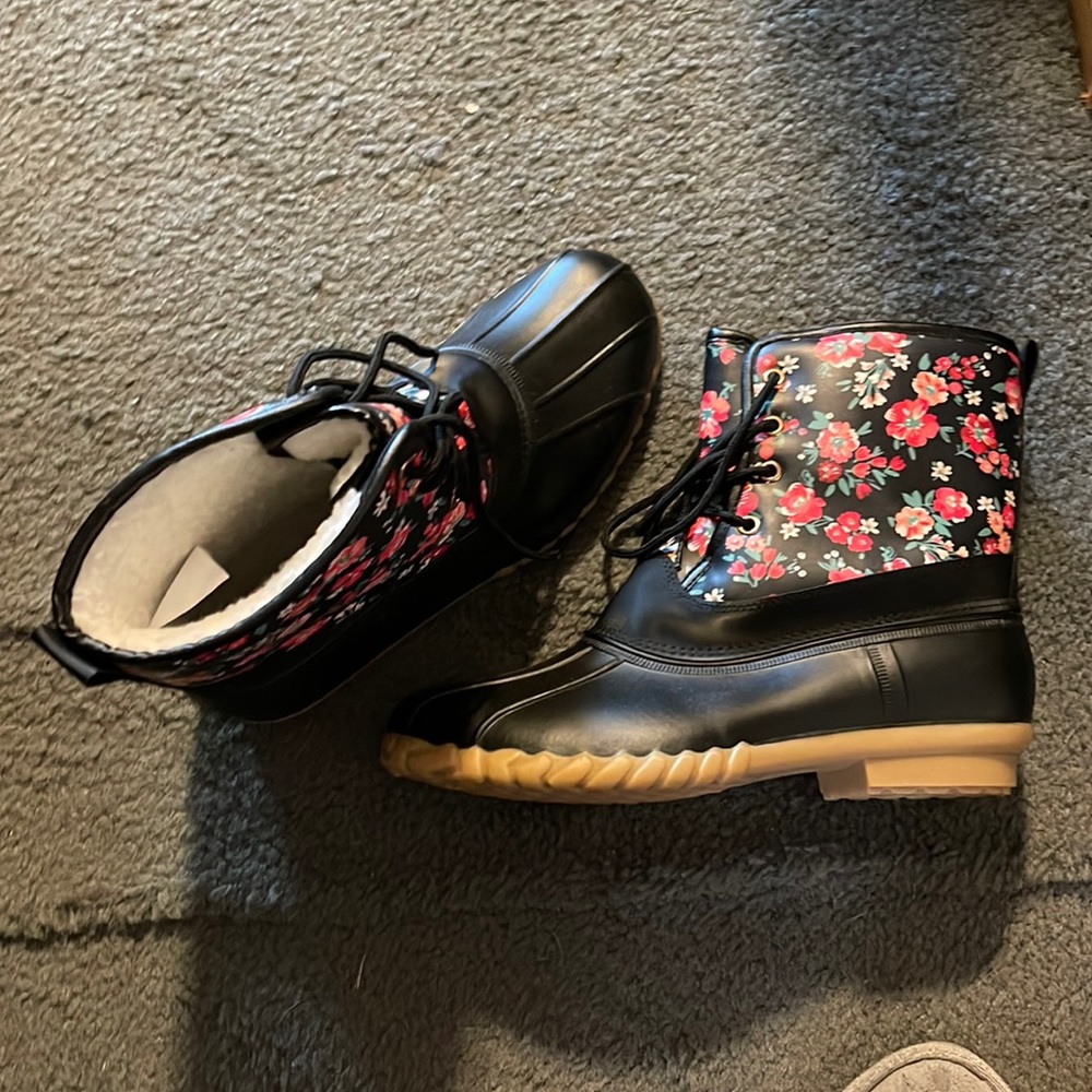 Kids boots. Never worn. From Fab Kids, size 7.